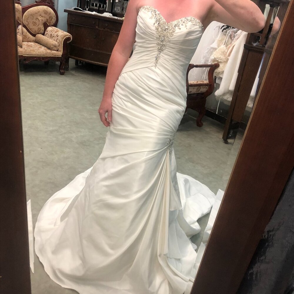 SAMPLE Satin Wedding Dress, Ivory Mermaid Fit and Flare Sexy, BLING Corset back